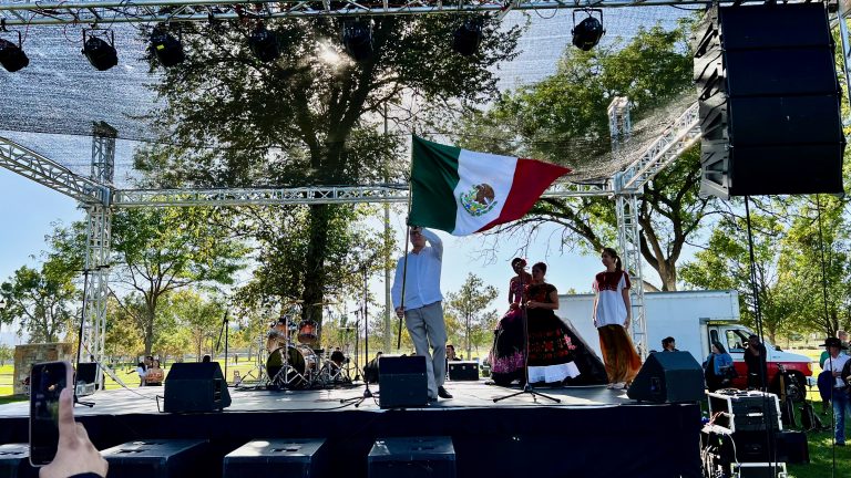 El Grito de Independencia de México se celebró bajo intenso calor en el Veterans Memorial Park de West Jordan